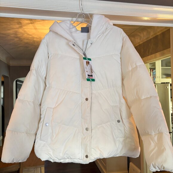 32 Degrees Jackets & Blazers - NWT 32 Degrees Heat Women's XL Puffer Jacket in White.